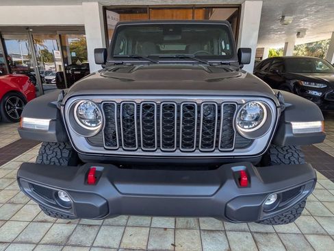 Used 2025 Jeep Wrangler Unlimited Rubicon w/ Convenience Group image 2