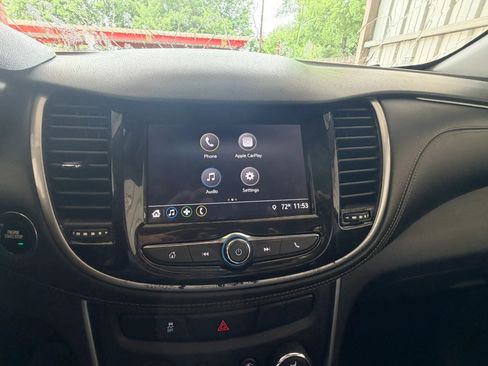 Used 2018 Chevrolet Trax LT w/ LT Convenience Package FWD image 9