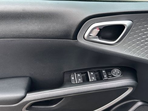 Used 2020 Kia Soul LX image 11