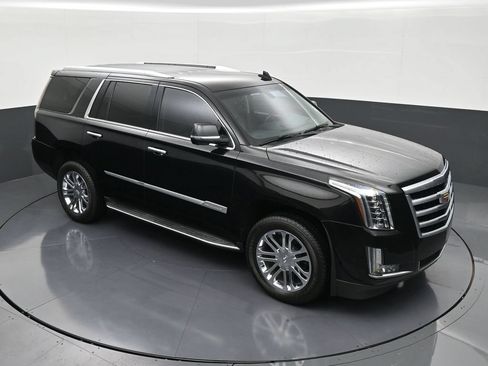Used 2019 Cadillac Escalade 2WD image 17
