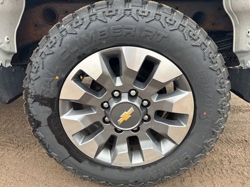 Used 2021 Chevrolet Silverado 2500 Custom w/ Custom Value Package image 12