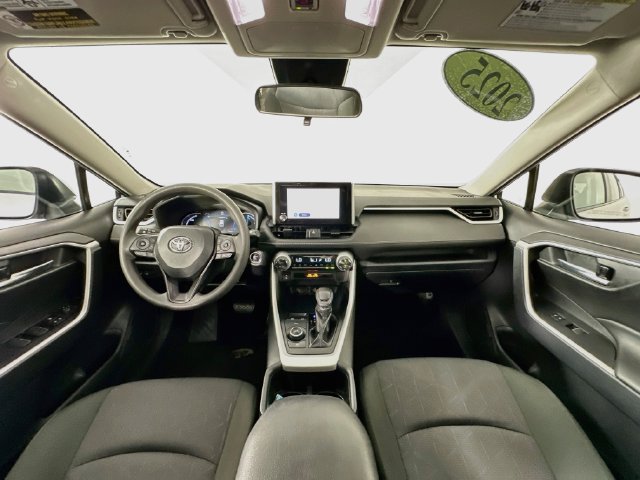 Used 2025 Toyota RAV4 XLE AWD/4WD image 3
