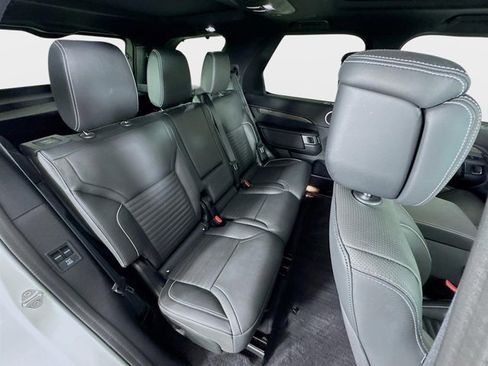 Used 2023 Land Rover Discovery Metropolitan Edition image 29