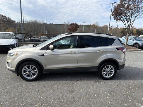 Used 2017 Ford Escape SE w/ Equipment Group 201A image 4