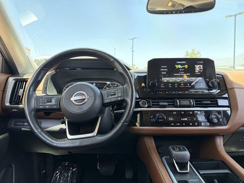 Used 2022 Nissan Pathfinder Platinum w/ Cargo Package FWD image 7