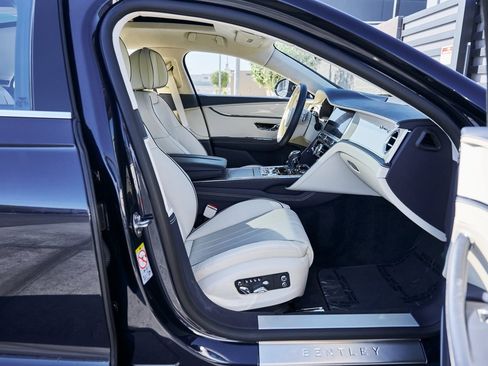 Used 2024 Bentley Flying Spur V8 image 21