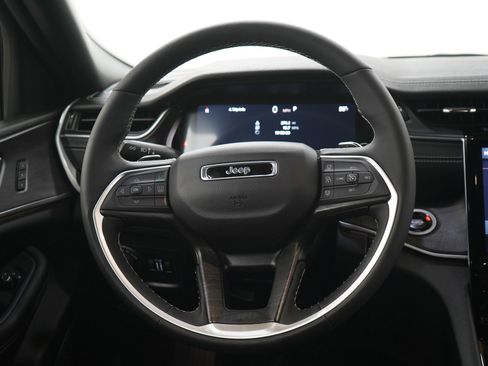 Used 2024 Jeep Grand Cherokee L Limited AWD/4WD image 18