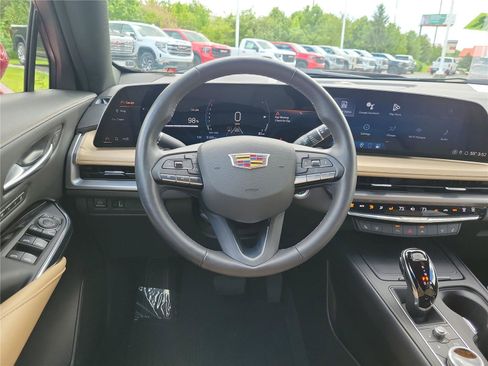 Used 2024 Cadillac XT4 Premium Luxury w/ Active Safety Package AWD/4WD image 12