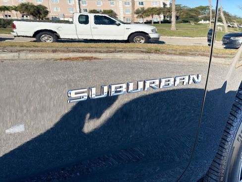 Used 2025 Chevrolet Suburban High Country image 12