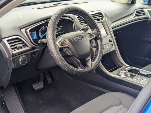 Used 2020 Ford Fusion SE image 9