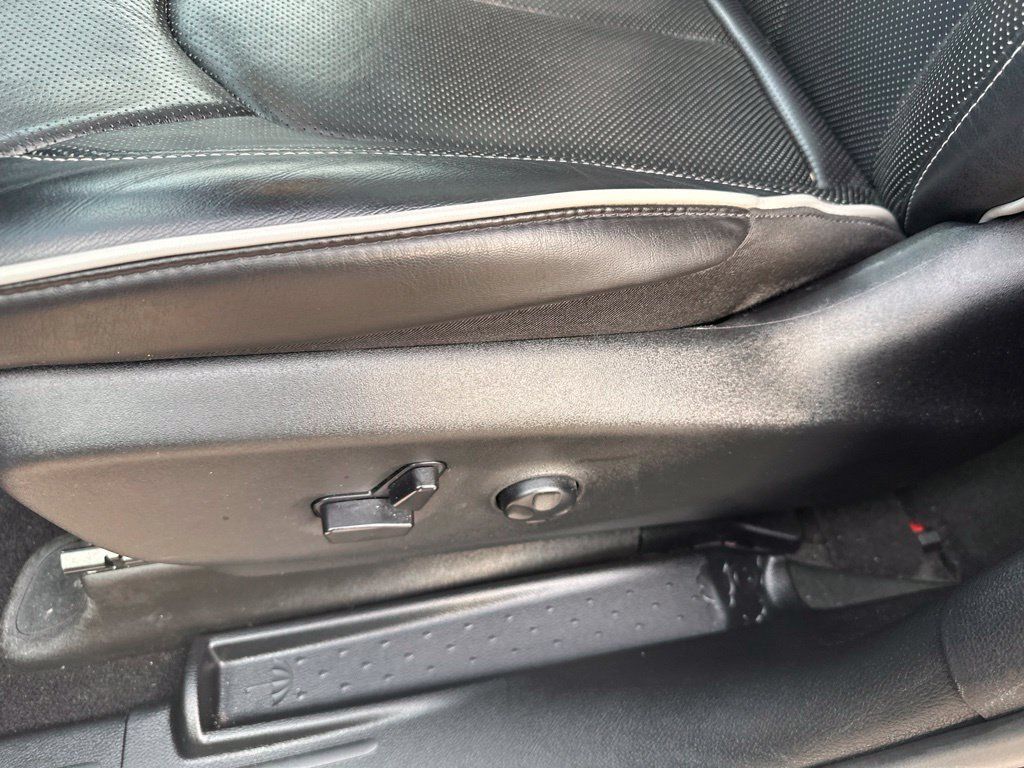 Used 2025 Chrysler Pacifica Limited FWD image 6