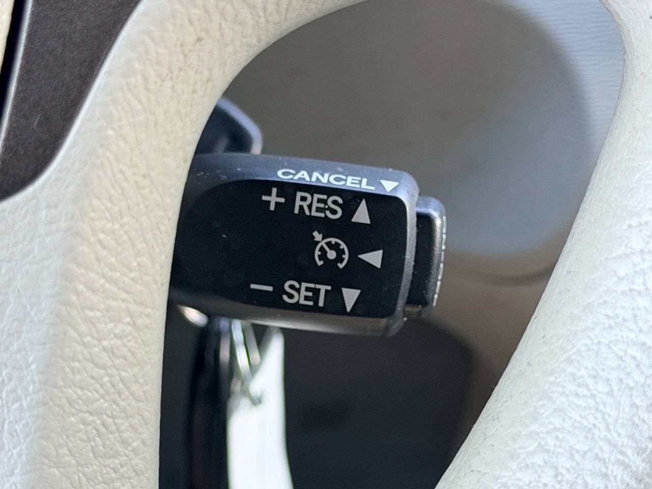 Used 2011 Toyota Sienna LE FWD image 30