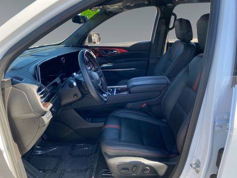 Used 2024 Chevrolet Traverse RS w/ LPO, Floor Liner Package FWD image 9