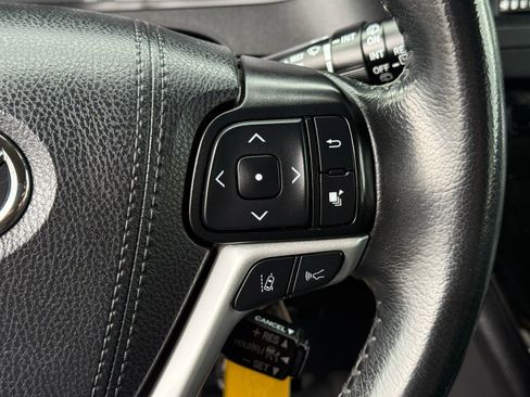 Used 2020 Toyota Sienna SE image 18