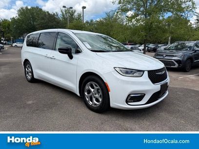 Used 2024 Chrysler Pacifica Limited
