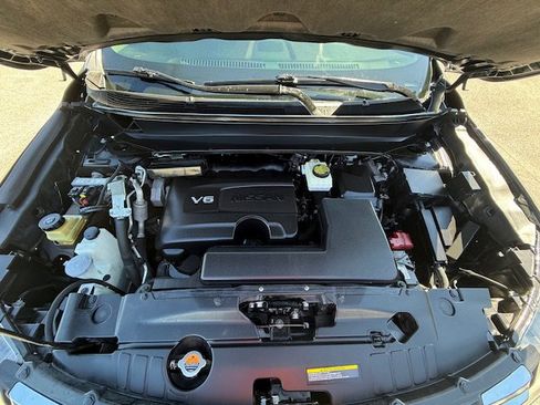 Used 2019 Nissan Pathfinder SL FWD image 4