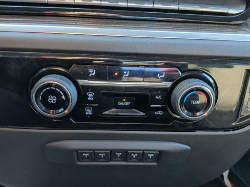 Used 2024 Chevrolet Silverado 2500 LT image 28