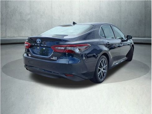 Certified 2021 Toyota Camry XLE image 26