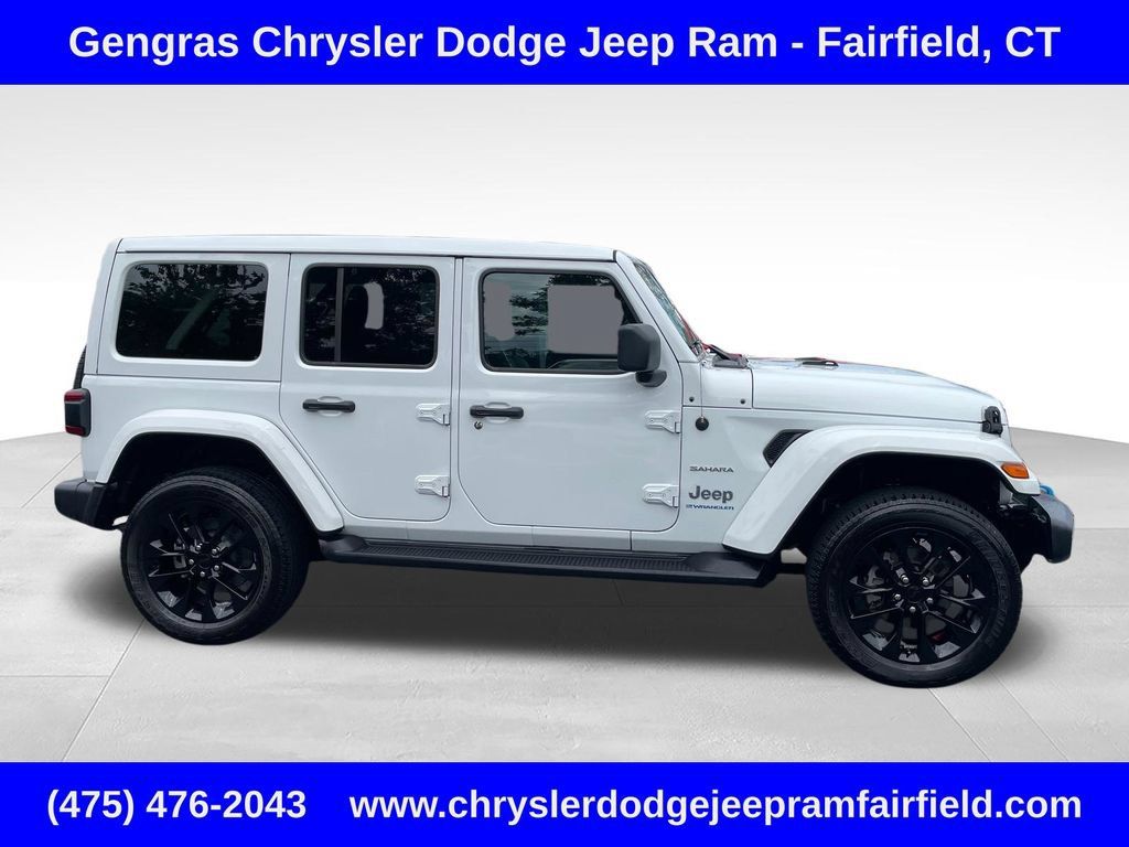 Used 2023 Jeep Wrangler Unlimited Sahara w/ Cold Weather Group AWD/4WD image 8