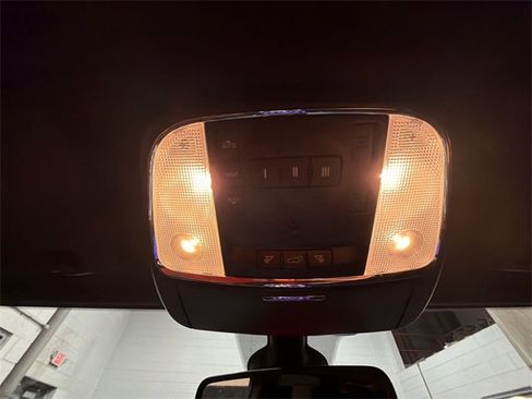 Used 2019 Jeep Grand Cherokee Limited image 22