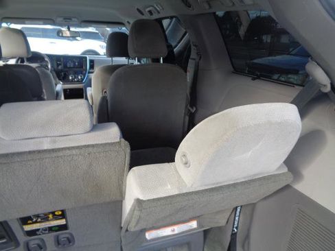 Used 2017 Toyota Sienna LE image 22