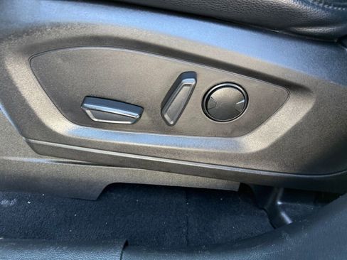 Used 2020 Ford Explorer XLT w/ Equipment Group 202A image 10