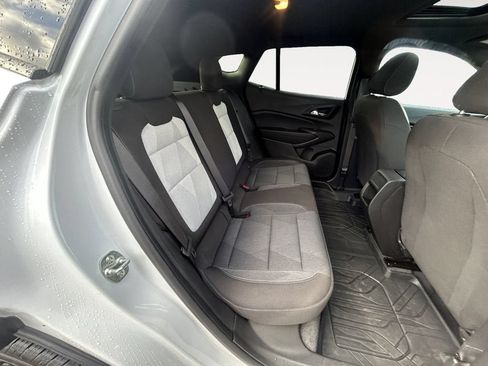 Used 2025 Chevrolet Trax RS w/ Sunroof Package FWD image 11