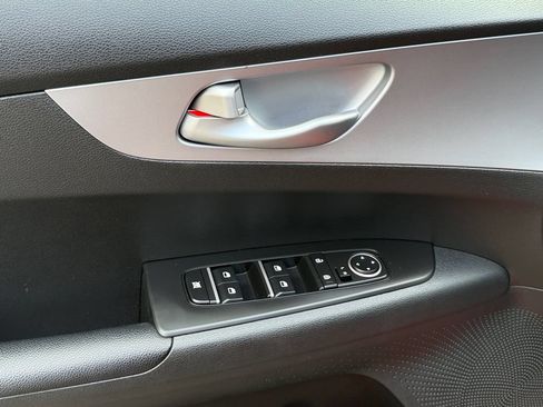 Certified 2022 Kia Forte LXS FWD image 16