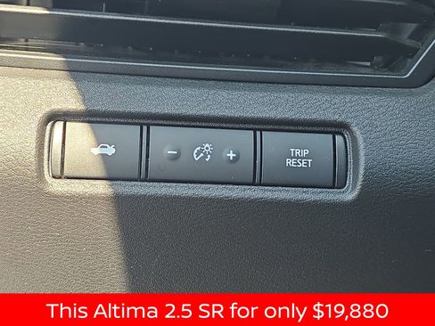Used 2024 Nissan Altima 2.5 SR FWD image 31