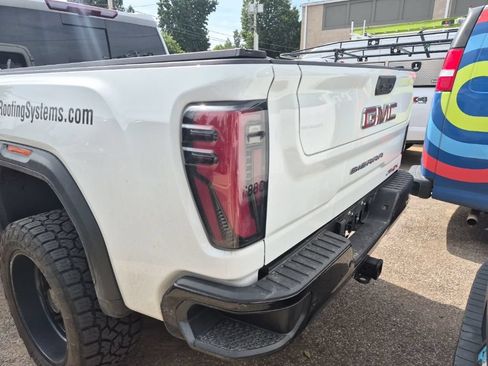 Used 2024 GMC Sierra 2500 AT4X AWD/4WD image 8