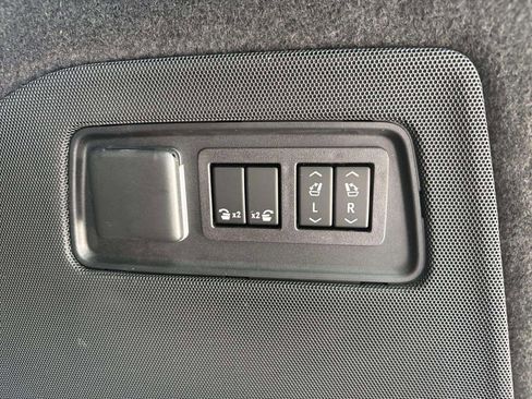 Used 2023 Cadillac Escalade ESV V AWD/4WD image 56