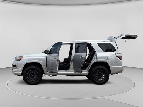 Used 2018 Toyota 4Runner Limited AWD/4WD image 28