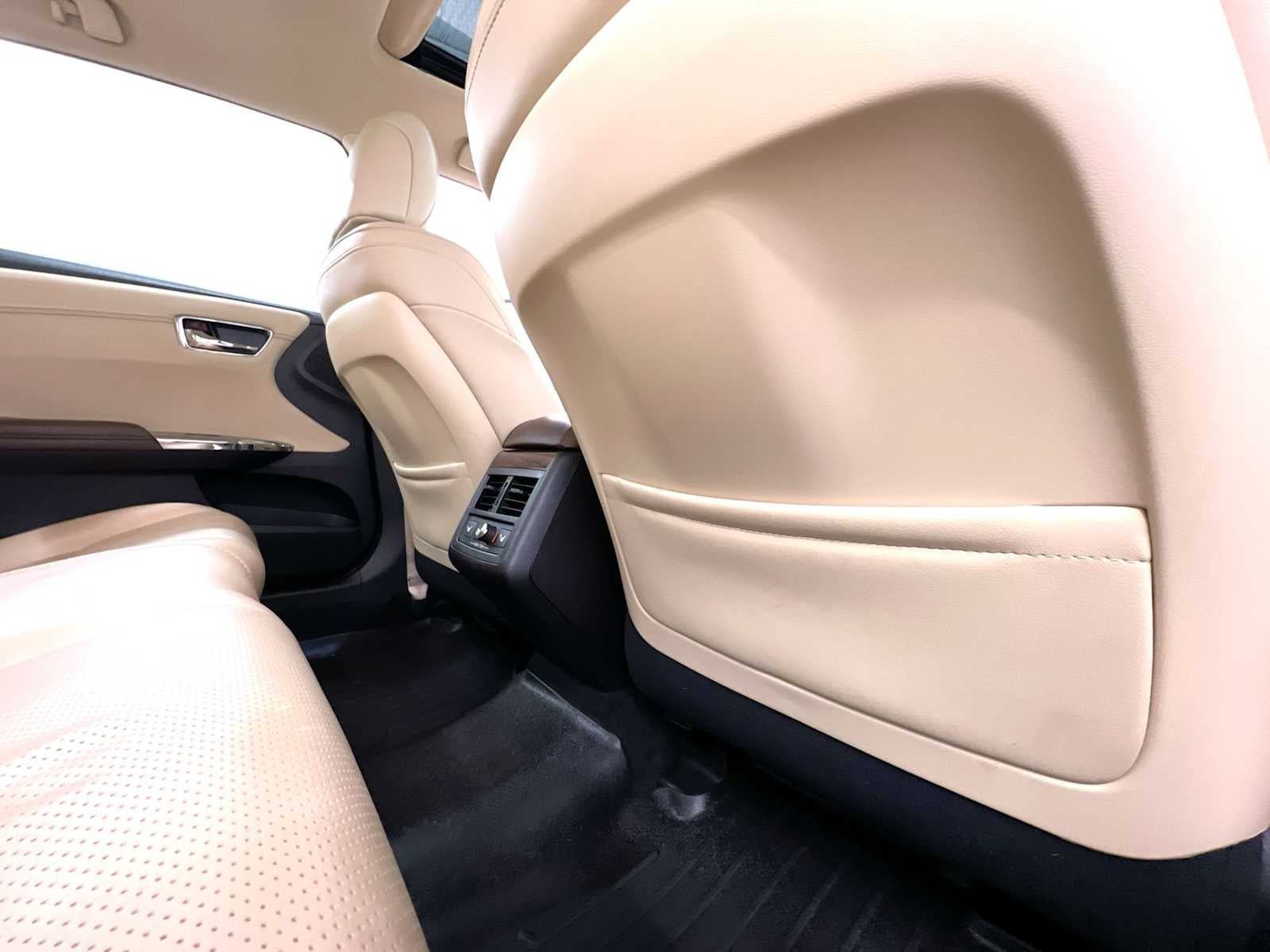 Used 2015 Toyota Avalon Limited w/ Technology Package FWD image 44