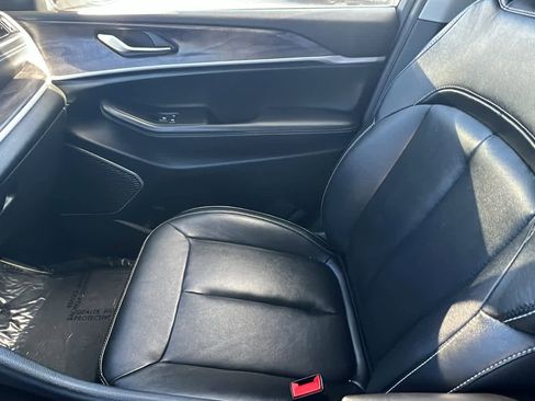 Certified 2022 Jeep Grand Cherokee L Limited image 12