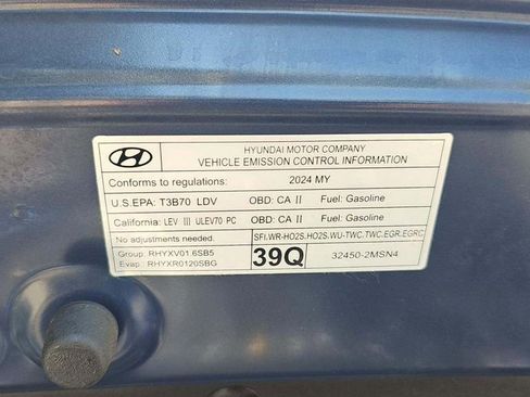 Used 2024 Hyundai Venue Limited FWD image 18