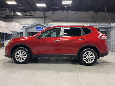 Used 2016 Nissan Rogue SV w/ SV Premium Package image 4