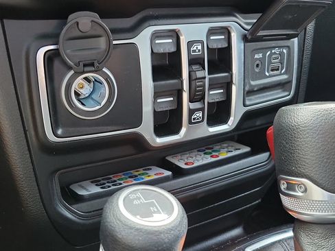 Used 2021 Jeep Gladiator Sport AWD/4WD image 19