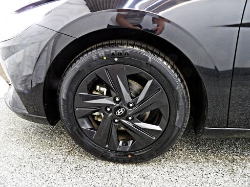 Used 2023 Hyundai Elantra SEL image 17