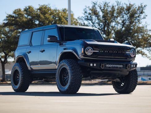 Used 2022 Ford Bronco Wildtrak image 3