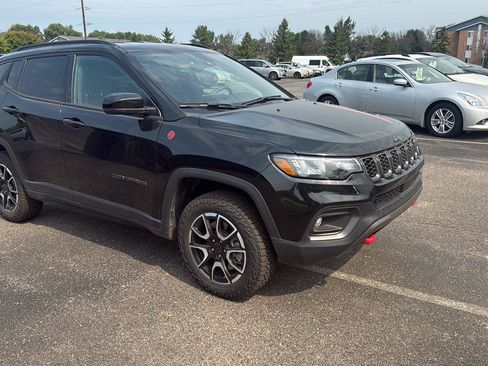 Used 2025 Jeep Compass Trailhawk AWD/4WD image 7