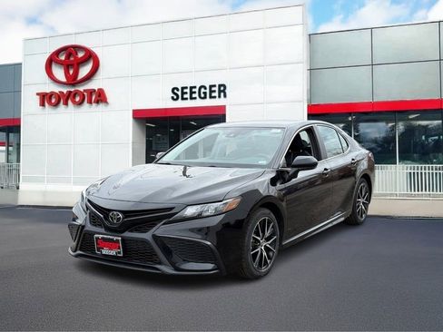 Used 2024 Toyota Camry SE image 9