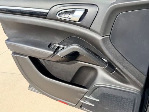 Used 2016 Porsche Cayenne image 21