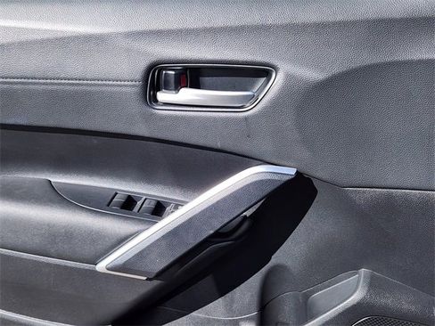 Used 2023 Toyota Corolla Cross XLE image 6