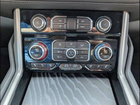 Used 2024 GMC Yukon XL Denali image 11