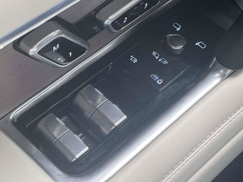 Used 2025 Land Rover Range Rover SE AWD/4WD image 31