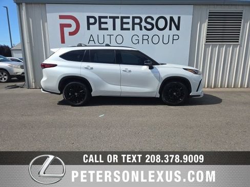 Used 2023 Toyota Highlander XSE AWD/4WD image 3