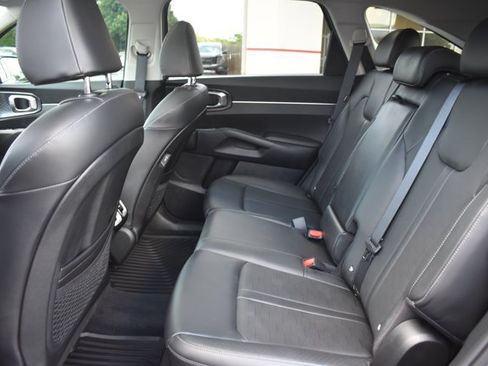 Used 2025 Kia Sorento S w/ Panoramic Sunroof Package FWD image 14