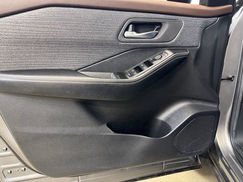 Used 2023 Nissan Rogue SV image 8