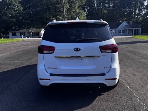 Used 2016 Kia Sedona LX w/ Option Group 020 FWD image 7