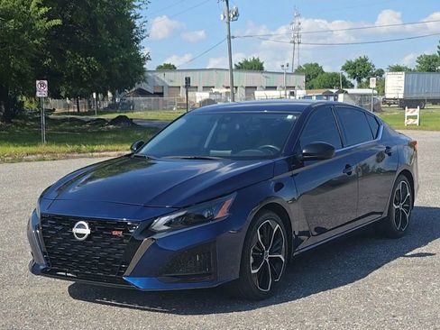 Used 2023 Nissan Altima 2.5 SR image 2